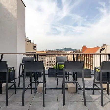 New - Terrace - Rooftop Access *
